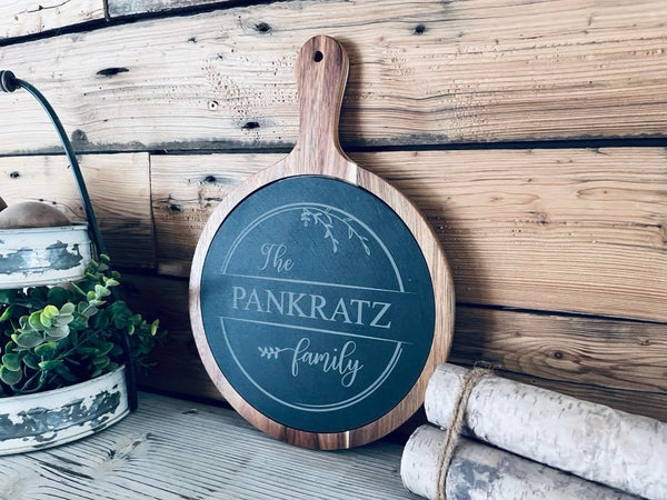 Personalized Round Acacia Wood/Slate Serving Board with Handle | Farmhouse Kitchen Decor | Cutting Board Wall Decor