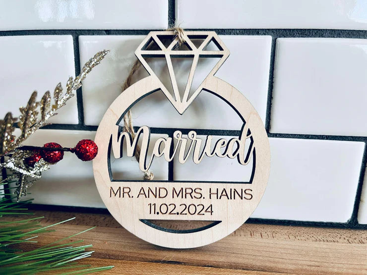 Personalized Wedding Gift Bundle – Custom Family Name Sign & Married Ornament – Newlywed Keepsake – Bridal Shower or Engagement Present